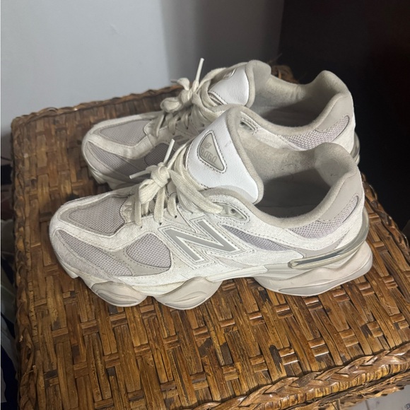 omen's New Balance 9060 - Picture 1 of 5